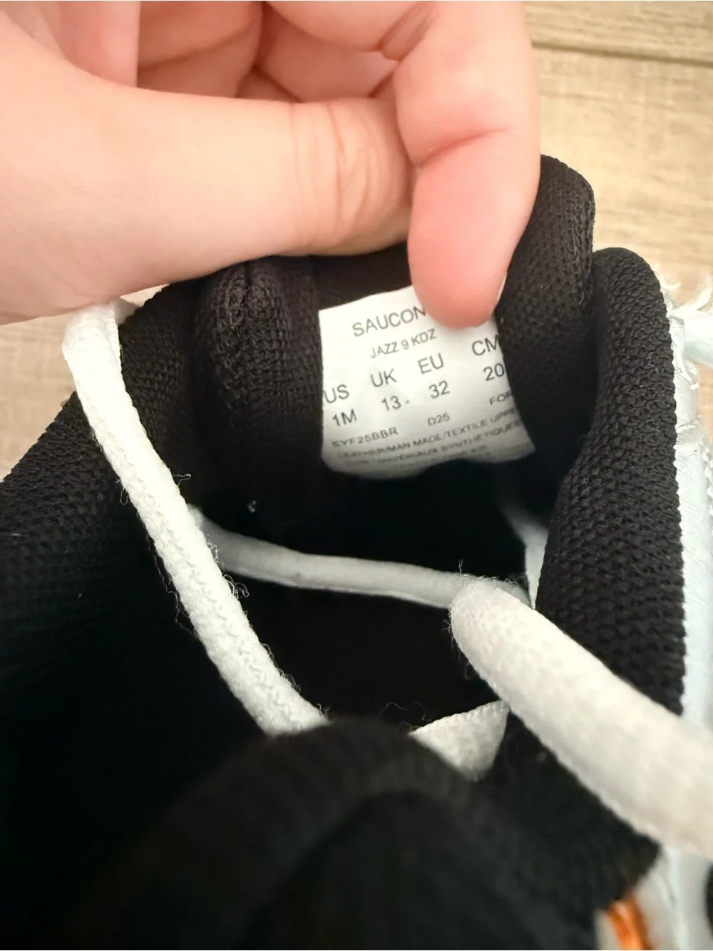 Saucony Kids Sneakers in Black, Light Blue and White （worn once)